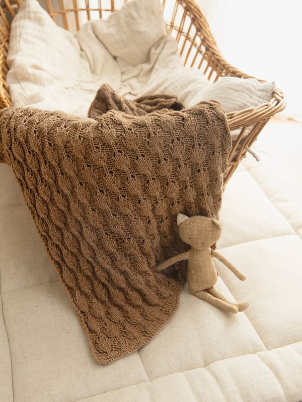 2413-3 Lilja babyblanket